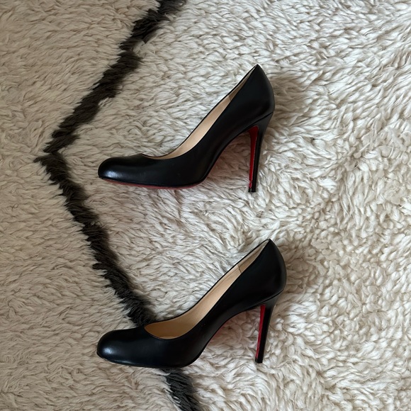 Christian louboutin black pumps. - Picture 2 of 6